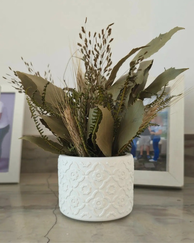 Arranjo de Flores Secas em Vaso de Cimento | Aleta Decoração