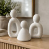 Trio de Estatuetas Família em Cimento Branco Egípcio Aleta
