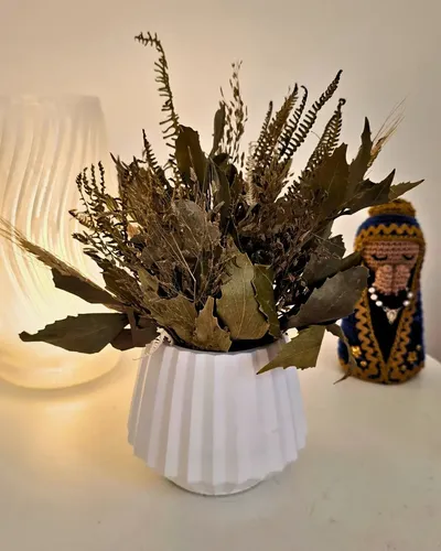 Arranjo de Flores Secas em Vaso de Cimento Diamante Aleta
