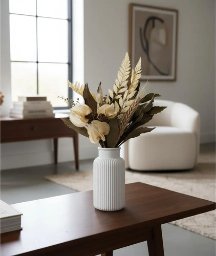 Arranjo de Flores Secas em Vaso de Cimento com Listras