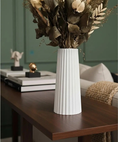 D_759945-MLB93430897786_092025-O.jpg Arranjo de Flores Secas em Vaso de Cimento com Listras