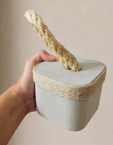 D_764405-MLB108583369421_032026-O.jpg Calço de Porta de Concreto Cinza com Faixa Sisal — Kit 4 peças