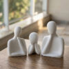 Estatuetas Decorativas Família em Cimento Branco — Jogo com 3 Peças