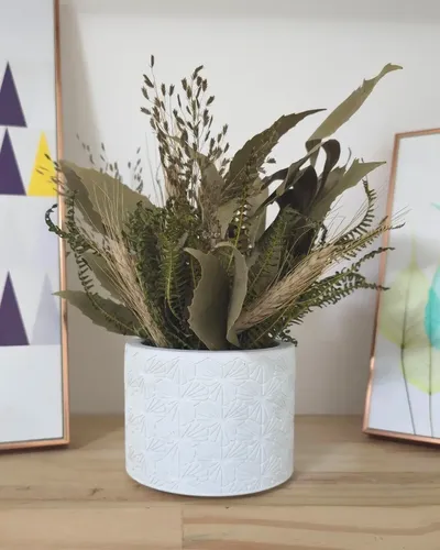 Arranjo de Flores Secas em Vaso de Cimento — Decoração Boho
