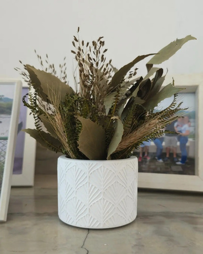 D_777038-MLB90738362945_082025-O.jpg Arranjo de Flores Secas com Vaso Amazonas em Cimento