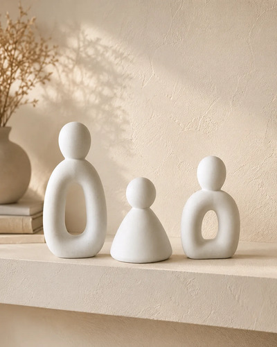 Trio de Estatuetas Família em Cimento Branco Egípcio Aleta