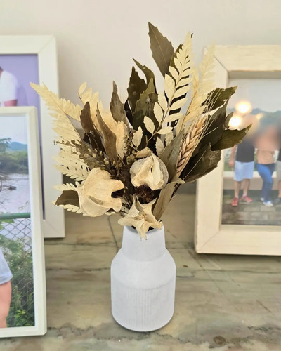 Arranjo de Flores Secas em Vaso Garrafa Retrô — Aleta