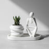 D_801161-MLB101419539758_122025-O.jpg Conjunto Decorativo Pensadora com Vaso e Bandeja em Cimento Branco