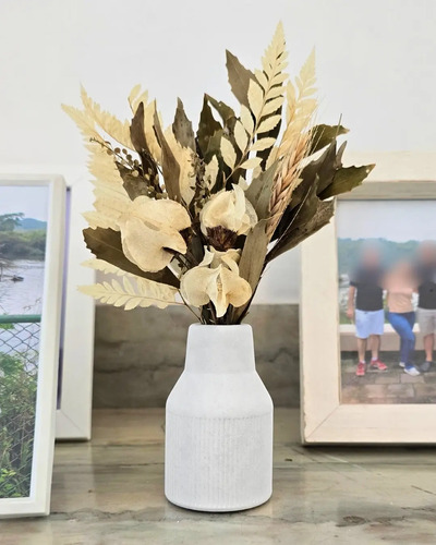 Arranjo de Flores Secas em Vaso Garrafa Retrô — Aleta