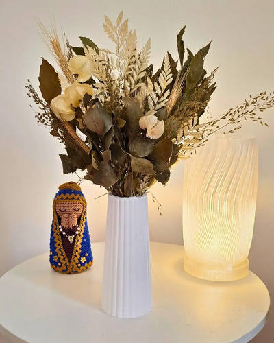 D_844565-MLB90170479642_082025-O.jpg Arranjo de Flores Secas em Vaso de Cimento com Listras
