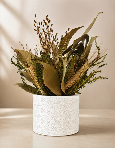 Arranjo de Flores Secas em Vaso de Cimento — Decoração Boho