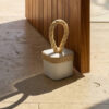 D_857546-MLB108580613275_032026-O.jpg Calço de Porta em Concreto Cinza com Corda — Aleta