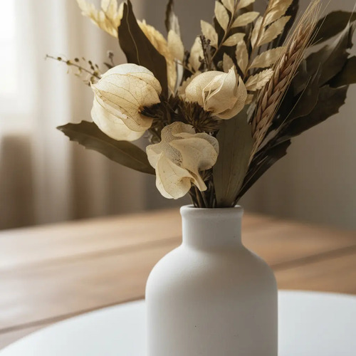 Arranjo de Flores Secas em Vaso de Cimento Estilo Vintage