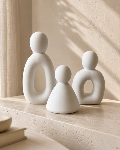 Trio de Estatuetas Família em Cimento Branco Egípcio Aleta
