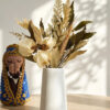 Arranjo de Flores Secas em Vaso de Cimento Garrafa Lisa