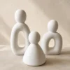 Trio de Estatuetas Família em Cimento Branco Egípcio Aleta