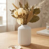Arranjo de Flores Secas em Vaso Cilíndrico de Cimento