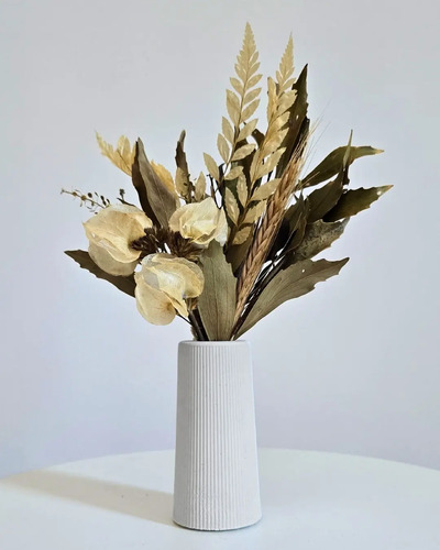D_900801-MLB90074066770_082025-O.jpg Arranjo de Flores Secas em Vaso de Cimento Listras