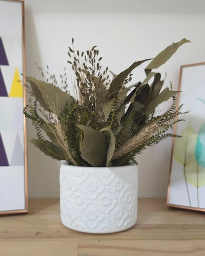 Arranjo de Flores Secas em Vaso de Cimento | Aleta Decoração