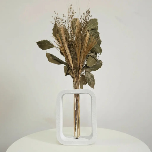 D_918929-MLB93430602428_092025-O.jpg Arranjo de Flores Secas com Vaso Retangular de Cimento