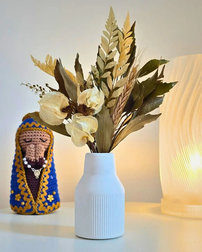 Arranjo de Flores Secas em Vaso Garrafa Retrô — Aleta