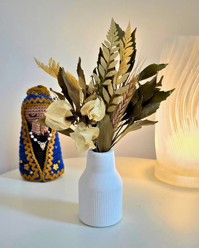 Arranjo de Flores Secas em Vaso Garrafa Retrô — Aleta