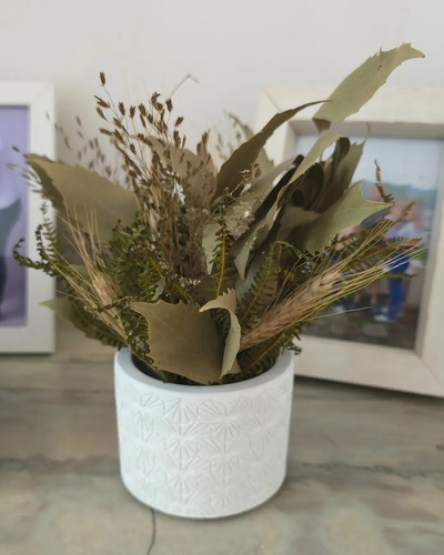 Arranjo de Flores Secas em Vaso de Cimento — Decoração Boho