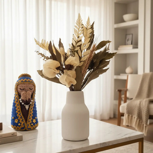 Arranjo de Flores Secas em Vaso de Cimento Garrafa Retrô