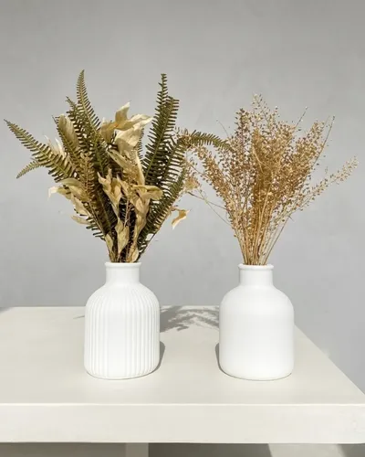 Arranjo de Flores Secas em Vaso de Cimento — Par Vintage