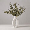 Arranjo de Flores Secas com Eucalipto em Vaso Eclipse Off White Arranjo de Flores Secas com Eucalipto em Vaso Eclipse Off White, foto de estúdio