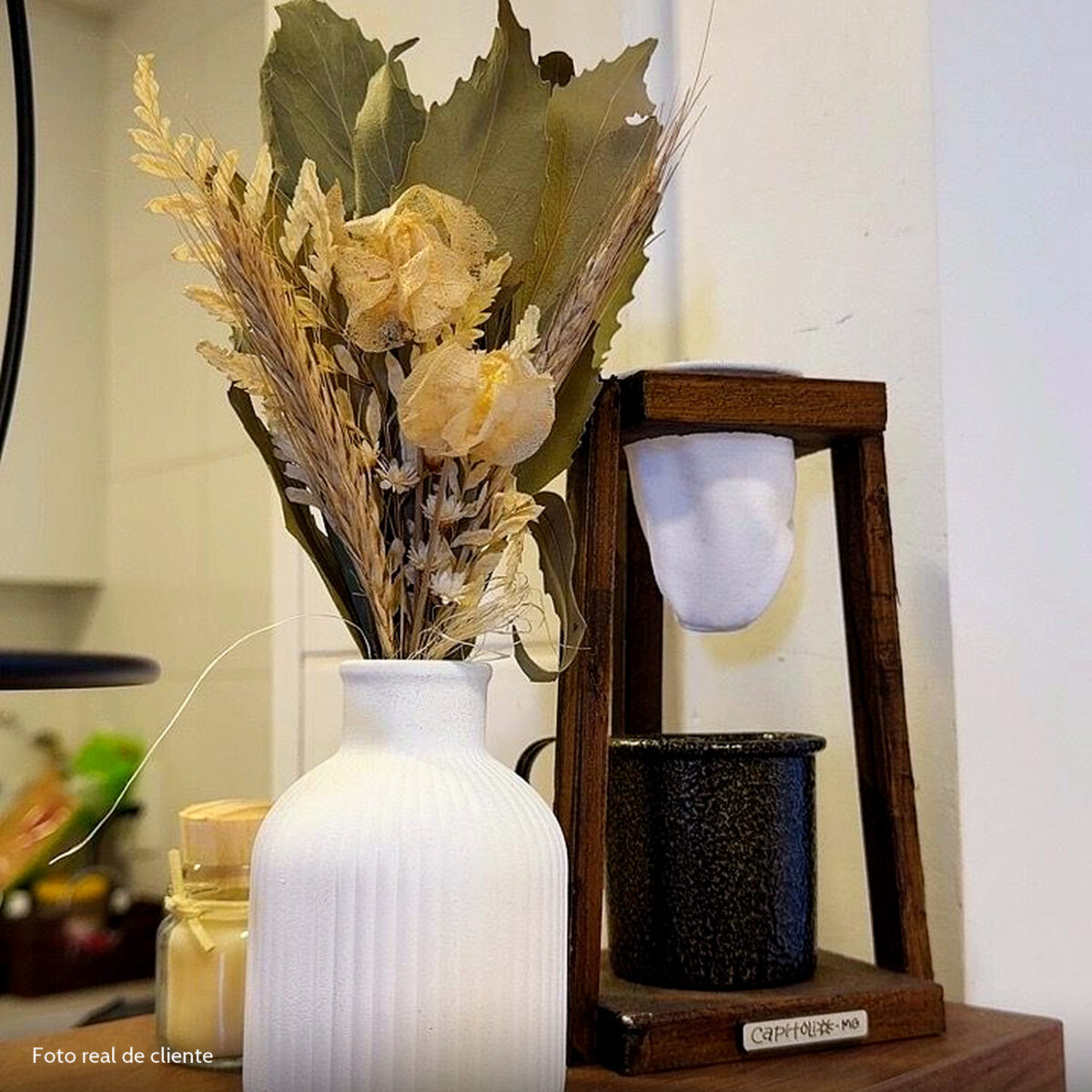 Arranjo de Flores Secas Olivia em Vaso de Cimento Branco - Vintage Listras Foto real de cliente: Arranjo de Flores Secas Olivia em Vaso de Cimento Branco, vaso Vintage Listras