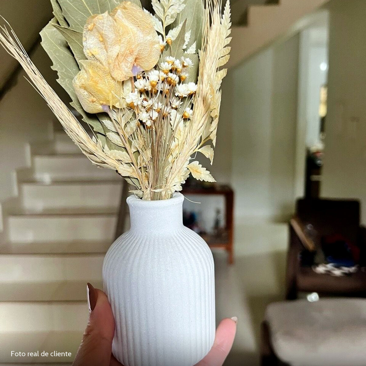 Arranjo de Flores Secas Olivia em Vaso de Cimento Branco - Vintage Listras Foto real de cliente: Arranjo de Flores Secas Olivia em Vaso de Cimento Branco, vaso Vintage Listras