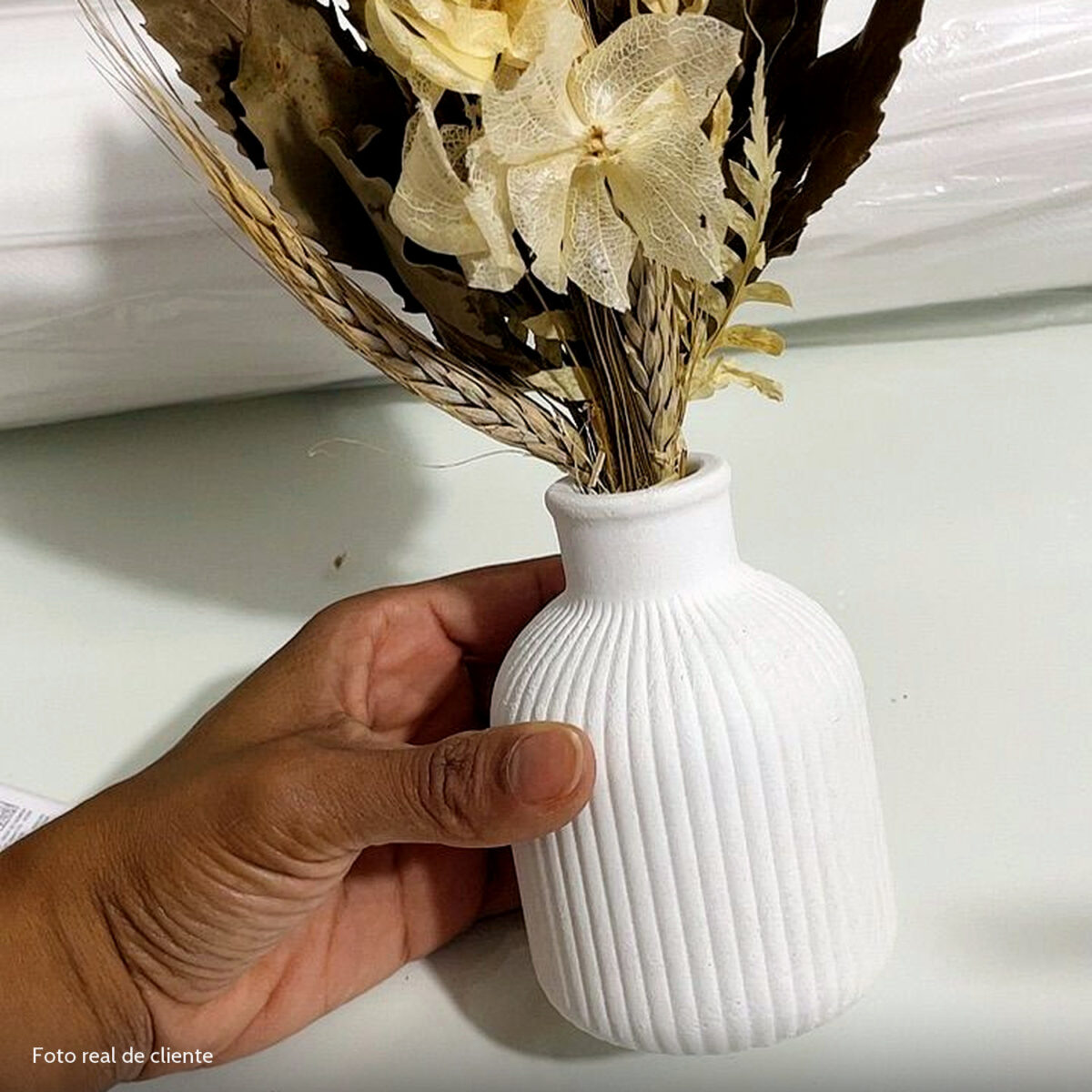Arranjo de Flores Secas Olivia em Vaso de Cimento Branco - Vintage Listras Foto real de cliente: Arranjo de Flores Secas Olivia em Vaso de Cimento Branco, vaso Vintage Listras