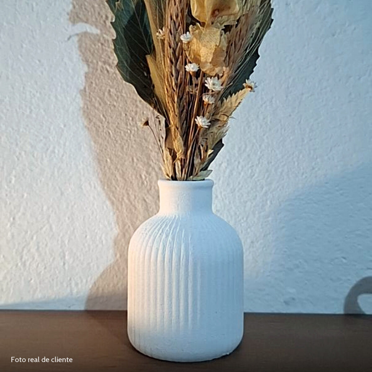 Arranjo de Flores Secas Olivia em Vaso de Cimento Branco - Vintage Listras Foto real de cliente: Arranjo de Flores Secas Olivia em Vaso de Cimento Branco, vaso Vintage Listras