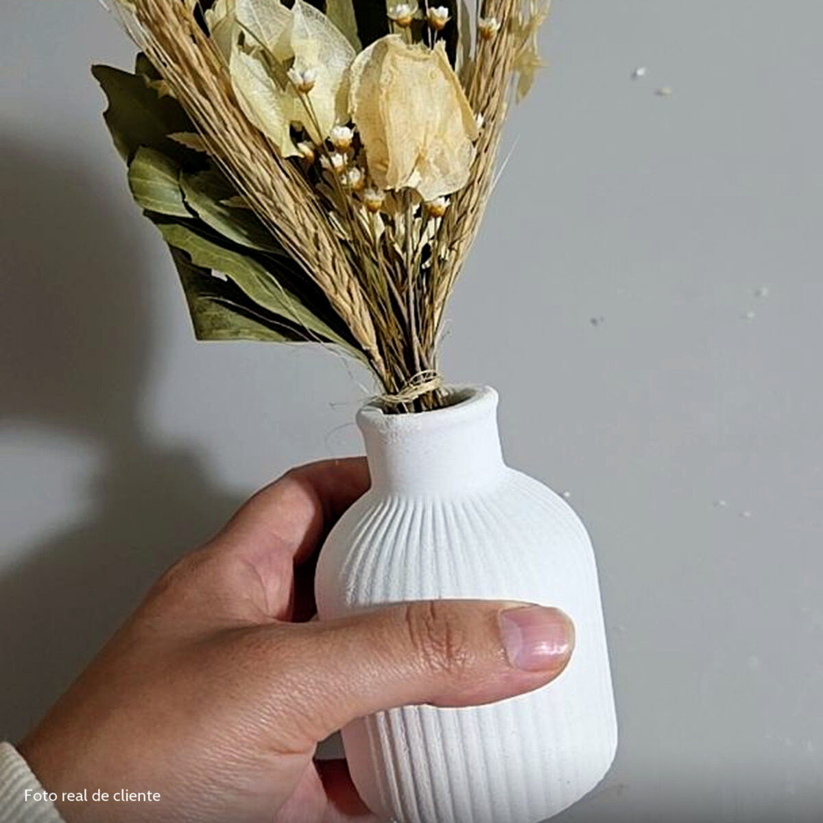 Arranjo de Flores Secas Olivia em Vaso de Cimento Branco - Vintage Listras Foto real de cliente: Arranjo de Flores Secas Olivia em Vaso de Cimento Branco, vaso Vintage Listras