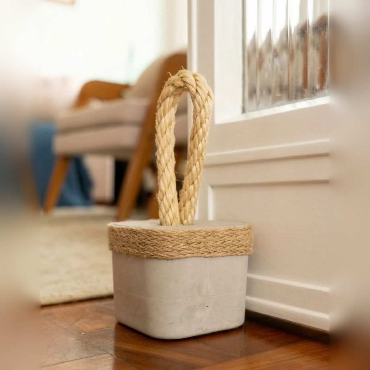 Peso de Porta Artesanal Cubo 1,5Kg Concreto com Base Anti Risco