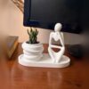 Conjunto Decorativo Pensadora com Vaso e Bandeja em Cimento Branco