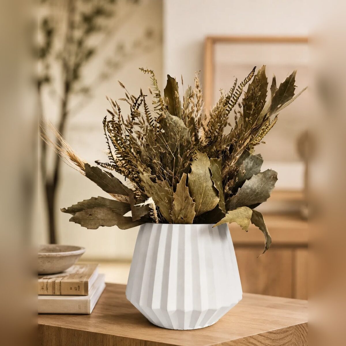 Arranjo de Flores Secas em Vaso de Cimento Diamante Aleta