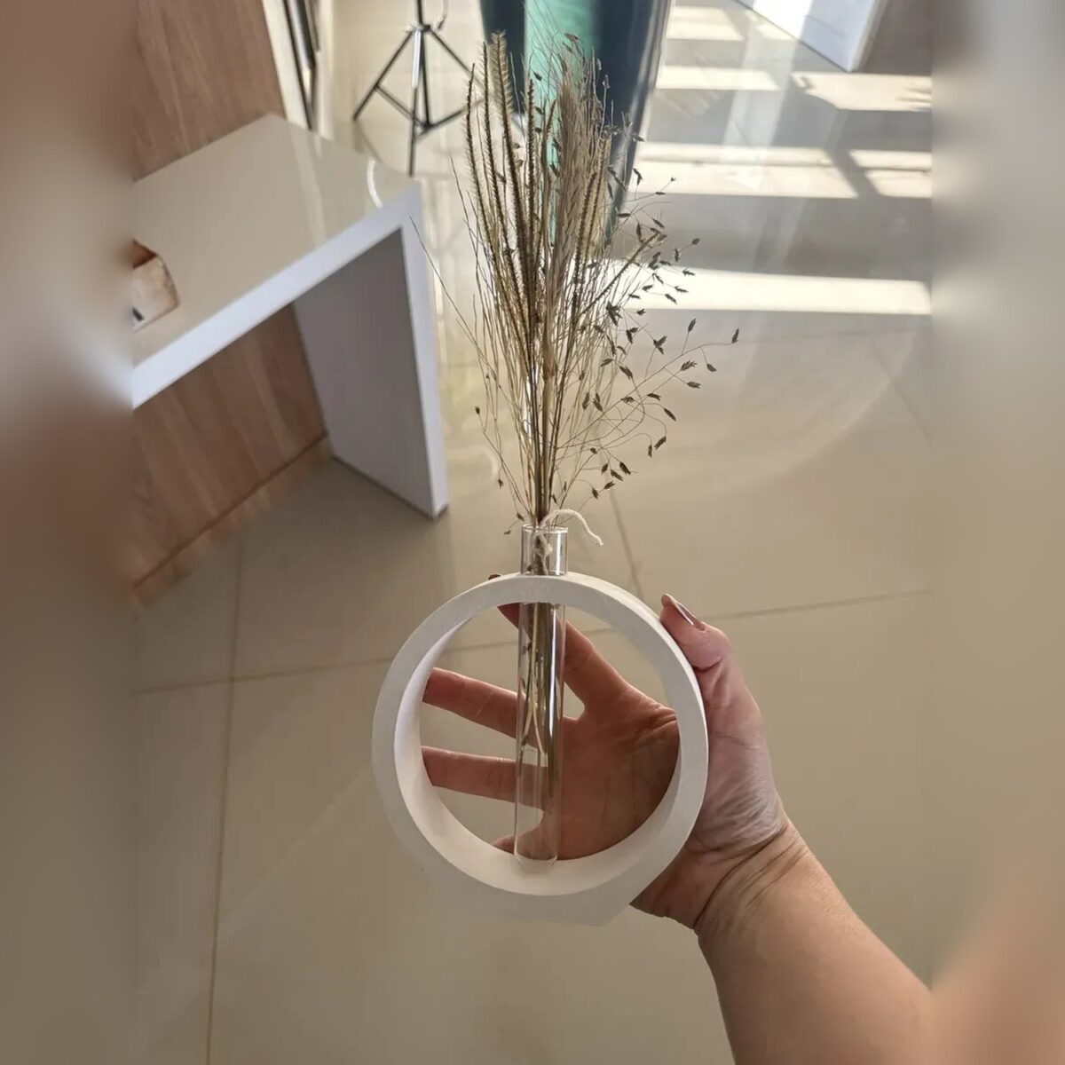 Vaso Solitário Decorativo Anel Branco em Vidro Tubo