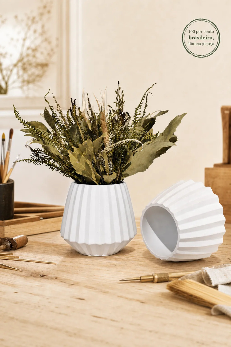 D_771137-MLB112120175966_062026-O Buquê de Flores Secas com Vaso de Cimento Branco