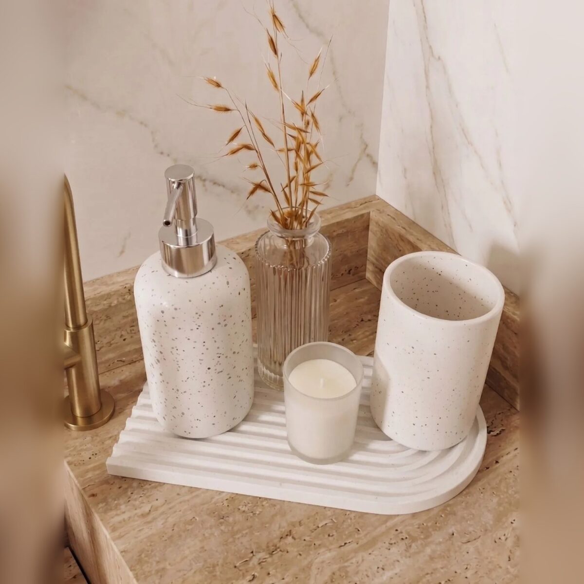 Bandeja Decorativa de Cimento Branco Arco com Listras