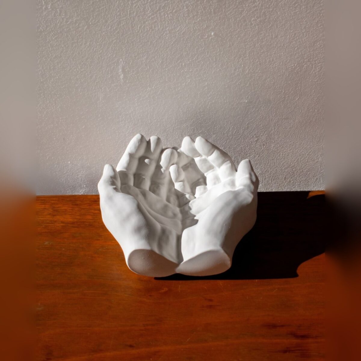 Porta Objetos Decorativo Mãos 15,5cm em Cimento Artesanal Porta Objetos Decorativo Mãos 15,5cm em Cimento Artesanal